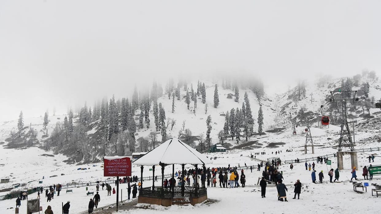 Weather: Cold wave grips most parts of the country,cold intensifies in the plains, including Delhi.