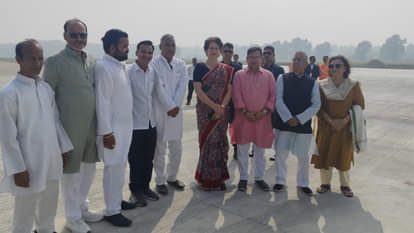 Priyanka Gandhi Vadra made a transit stop at Gorakhpur airport, was welcomed by Congress workers.