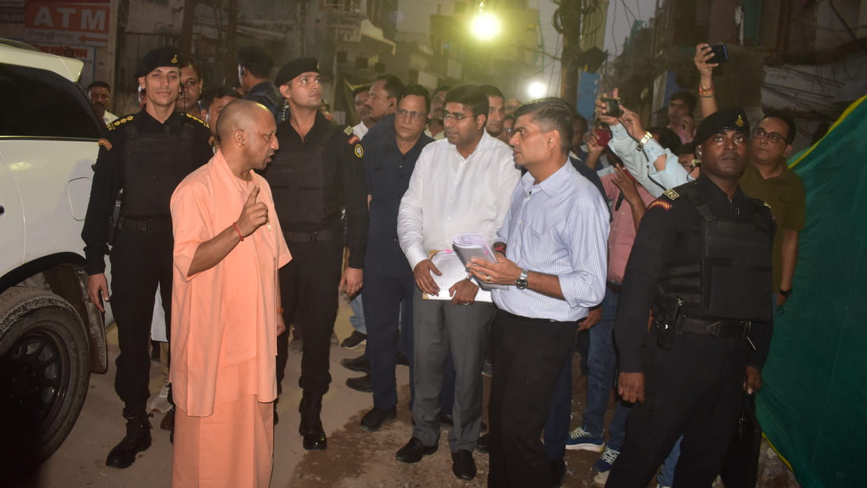 CM Yogi inspected the heritage corridor in Gorakhpur and gave instructions.