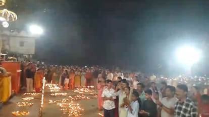 Kanpur: Ghats bathed in lamps on Kartik Purnima, a glow of faith spread across the banks of the Ganges.