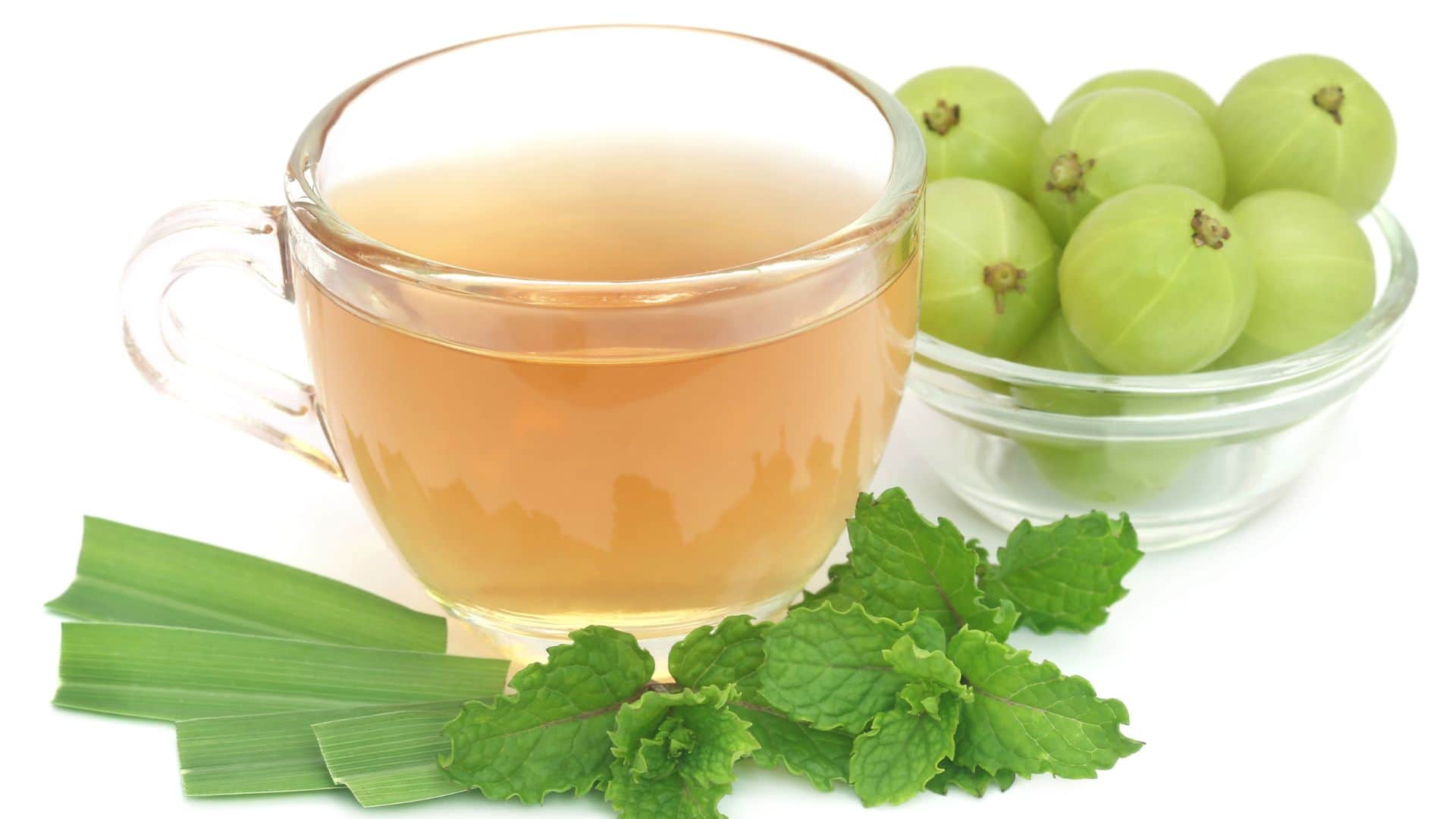 Drinking a glass of gooseberry water every day eliminates these major problems and strengthens your hair