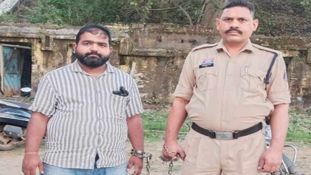 15.85 lakh rupees defrauded in the name of buying a trailer, police arrested broker in Raigarh