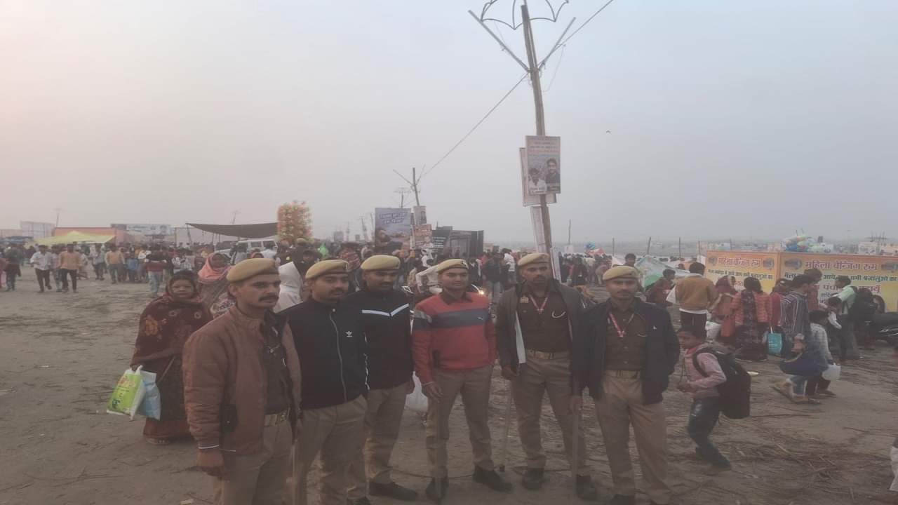 Lakhs of devotees took a holy dip in the Ganga at the Kakoda Mela in Badaun