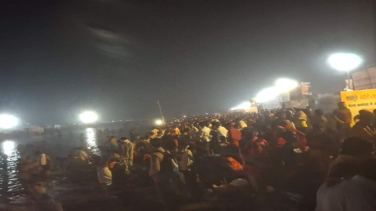 Lakhs of devotees took a holy dip in the Ganga at the Kakoda Mela in Badaun