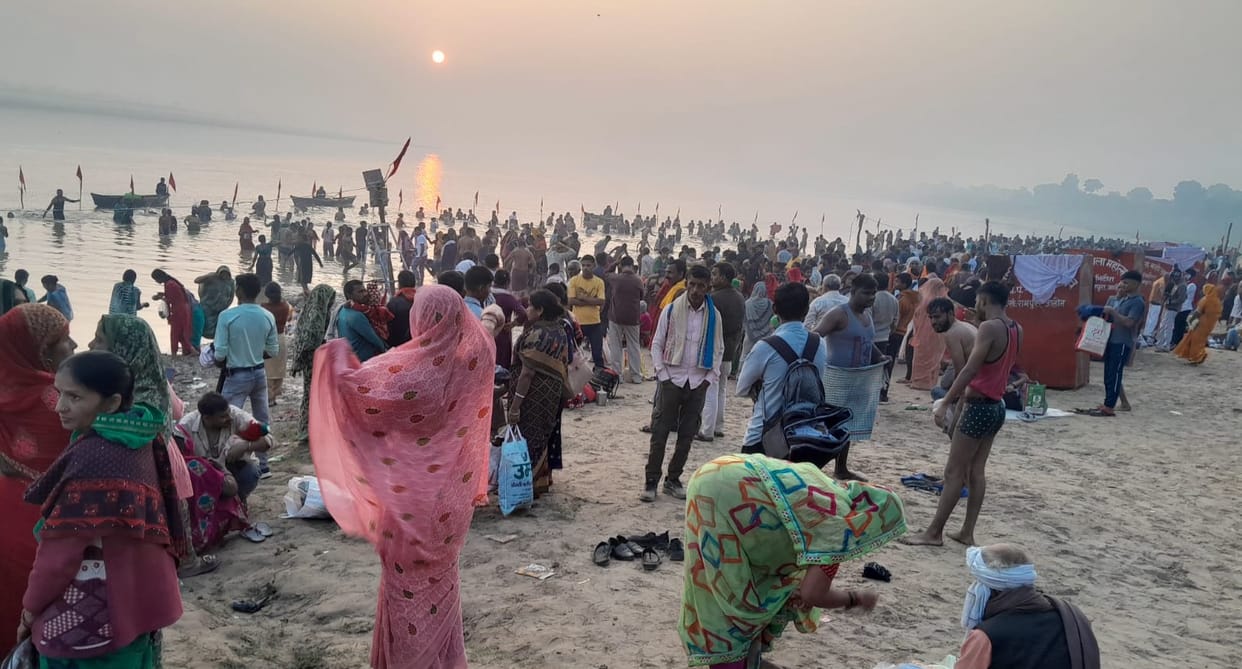 Jalaun Thousands of devotees took holy bath at Panchnad confluence Yamuna Aarti resonated