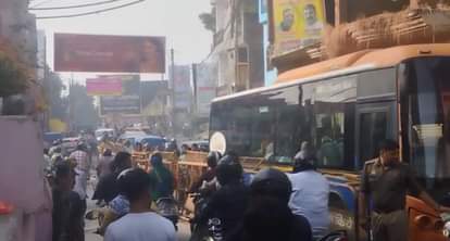Kanpur Massive traffic jam on new Ganga bridge queues of vehicles heavy vehicles gathered despite diversion