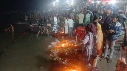 Kartik Purnima Snan 2025 wave of faith surges on banks of Ganges Kartik Purnima Ganga Snan