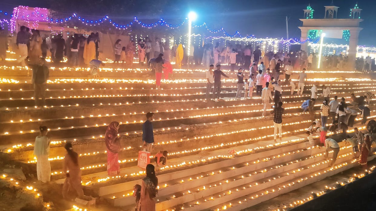 Dev Deepawali in Lahuri Kashi ghazipur Crowds paused to witness ocean of lamps grand aarti