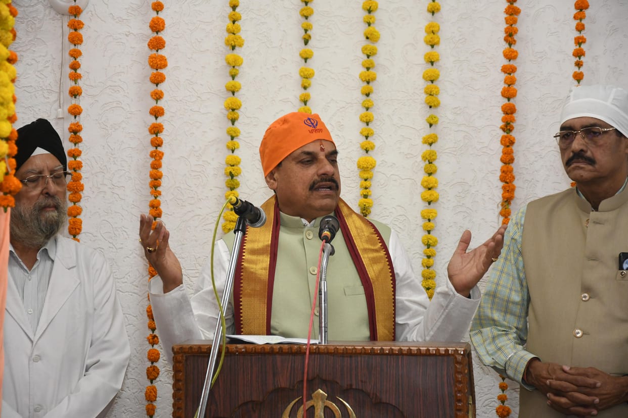 Guru Nanak Ji's teachings are the highest path to serve humanity: CM bows his head at the Gurudwara, prays for