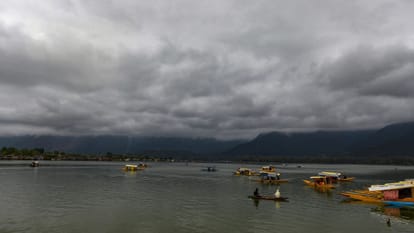 Snowfall in Kashmir Valley, thunderstorms and heavy rain in Jammu late night
