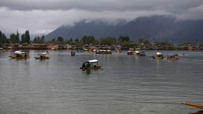 Snowfall in Kashmir Valley, thunderstorms and heavy rain in Jammu late night