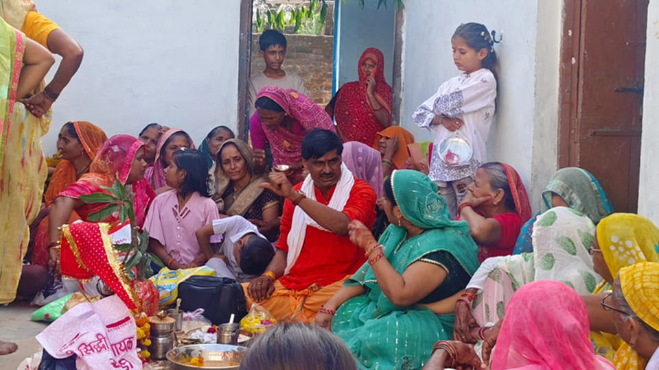 Jalaun: Tulsi Rani and Shaligram's wedding was solemnized with great pomp, wedding guests arrived by car