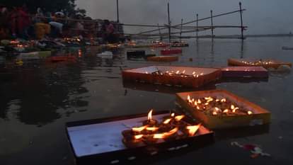 यमुना में दीपदान