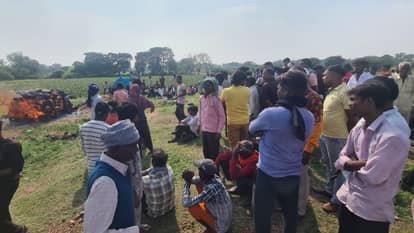 Amethi: Husband and wife's funeral pyre was raised together, eyes became moist.