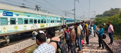 Barabanki: Smoke billows from Intercity Express before station, causing panic