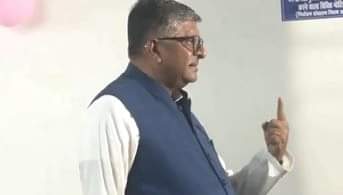 Bihar Election 2025 Voting Tejashwi Yadav, Lalu Prasad Top Leaders Cast Their Votes photos from polling booth