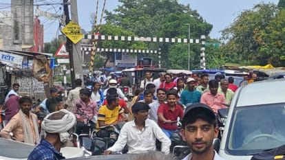 श्री कृष्णा टॉकीज के पास क्रॉसिंग