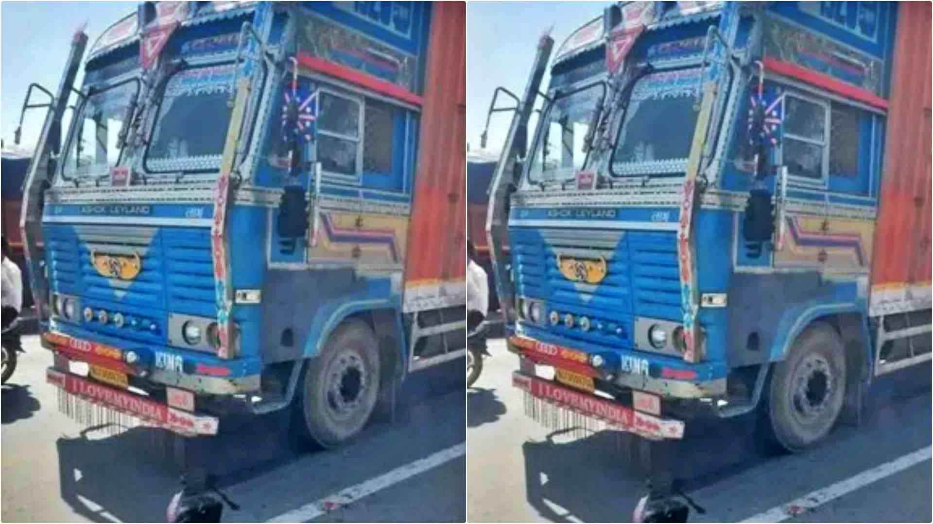 हादसे के बाद घटनास्थल पर खड़ा डंपर और पास ही पड़ा हेलमेट