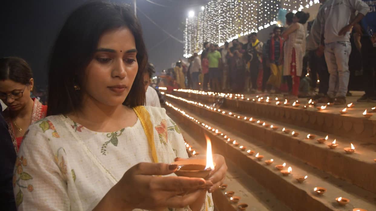 Dev Deepawai in Kashi shone like gold crescent-shaped coast bathed in light of countless lamps
