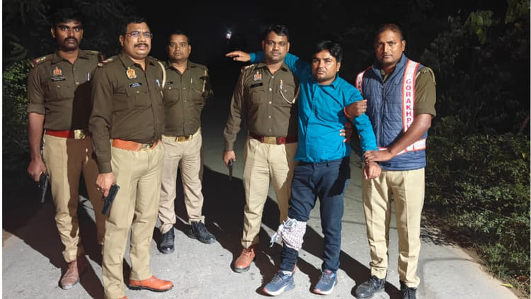 गो तस्करी पर नकेल:गोरखपुर पुलिस संग 25 हजार इनामी पशु तस्कर की मुठभेड़, गिरफ्तार- बिहार का था 'वांटेड' - Gorakhpur Khorabar Police Encounter Cattle Smuggler, One Arrested - Reward Of 25 Thousand Rupees - Amar Ujala Hindi News Live