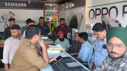 GST SIB team raids mobile shop in Amaria Pilibhit