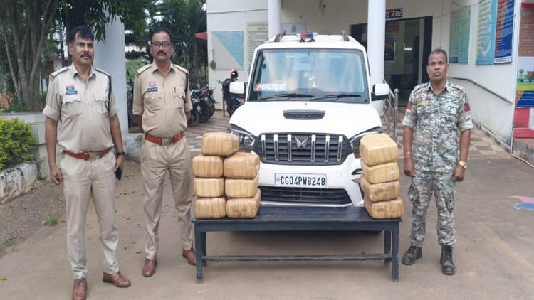 CG: गांजा तस्करों ने अपनाया नया पैंतरा, वाहन पर लिखवाया पुलिस, ऊपर लगाया सायरन, 5 लाख से ज्यादा का गांजा जब्त