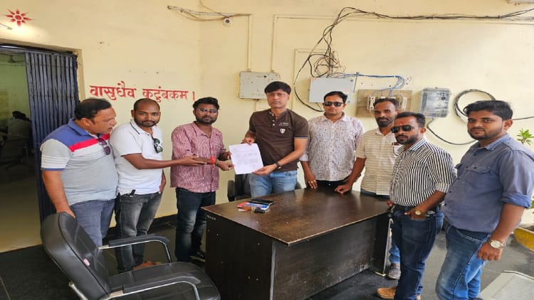 Bijapur: पत्रकार को जान से मारने की धमकी, आम आदमी पार्टी जिलाध्यक्ष पर आरोप, पत्रकारों ने थाने में की शिकायत