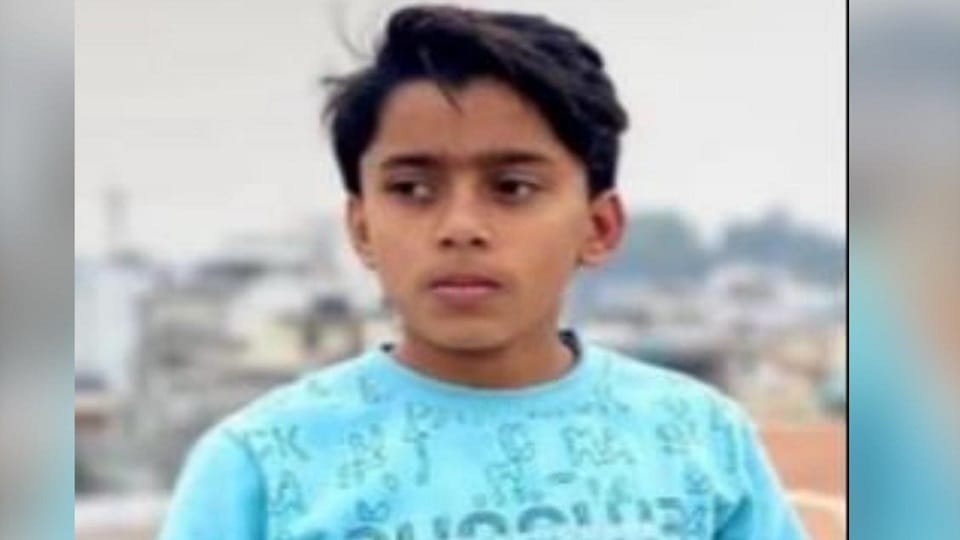 Meerut: 12-year-old student riding a scooter was hit by a motorcycle, lay writhing in pain on the road, died