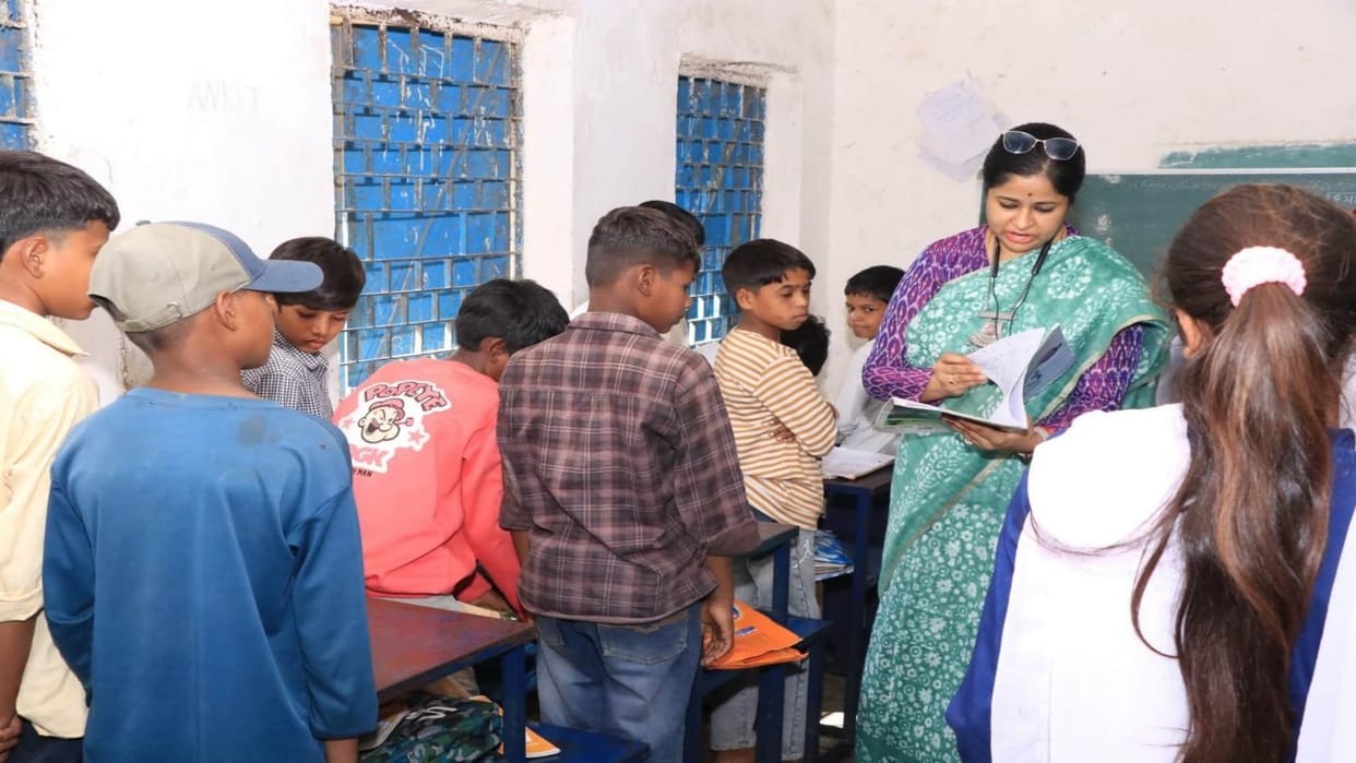 Jhabua News: Collector Neha Meena inspected the primary school