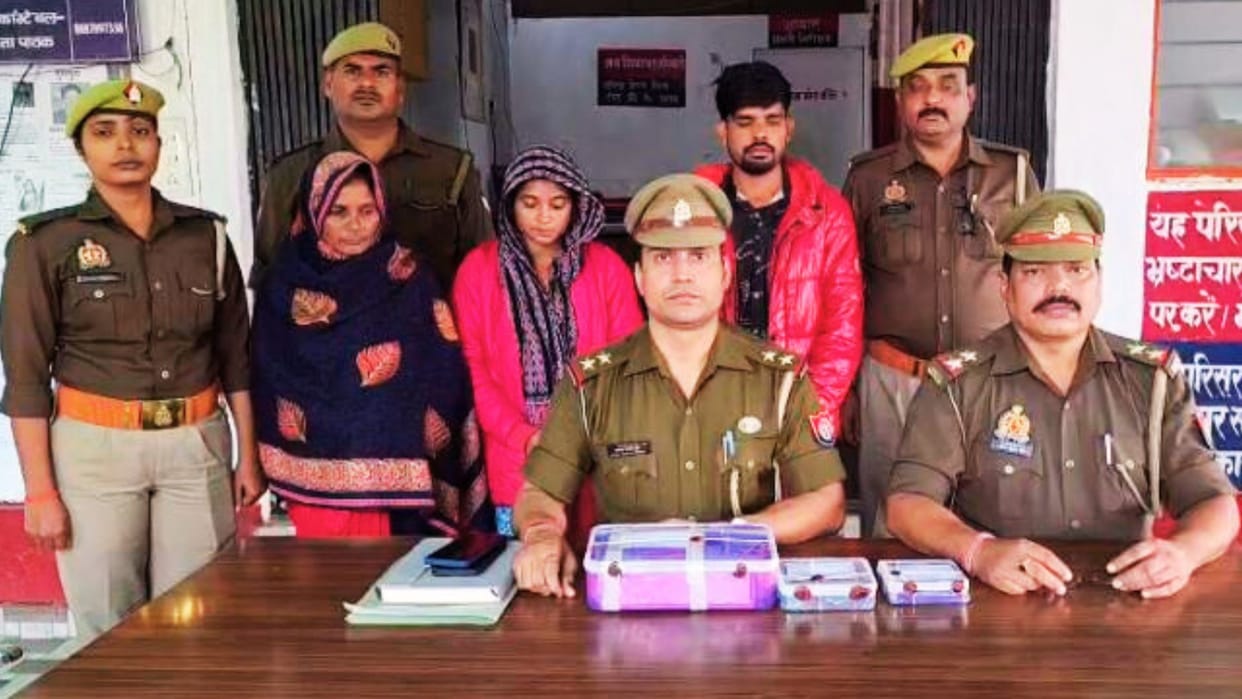 Robber bride caught with gang husband and mother found with jewellery and cash two escape in sonbhadra