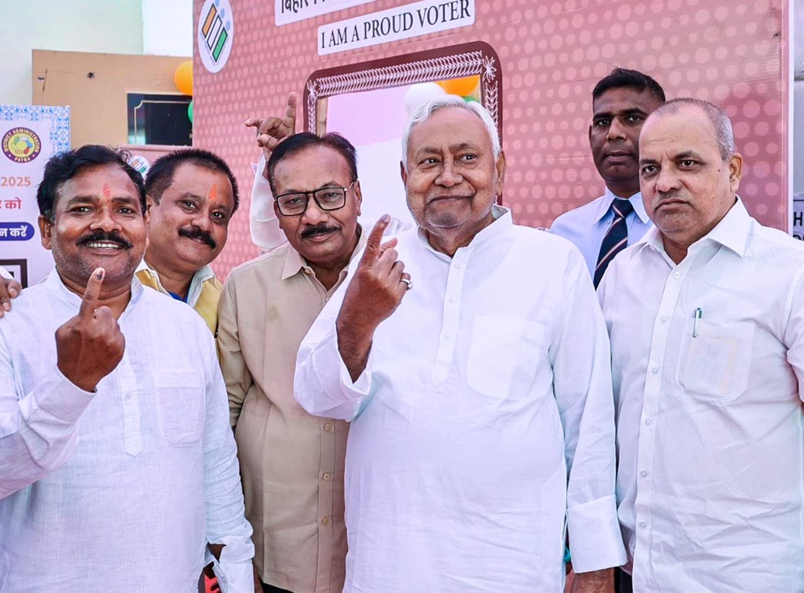 Bihar Election 2025 Voting Tejashwi Yadav, Lalu Prasad Top Leaders Cast Their Votes photos from polling booth