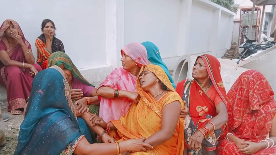 Mirzapur Train Accident Mamata tells story I tried to save my sister but his hand dropped