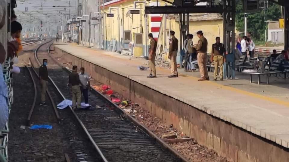 Mirzapur Train Accident Mamata tells story I tried to save my sister but his hand dropped