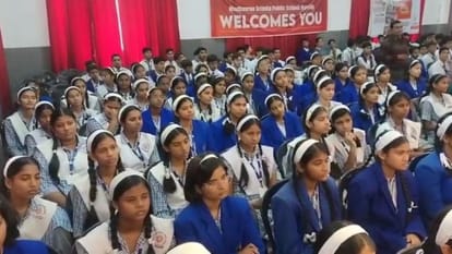 IPS Sonali gave the mantra of success to the students in Bareilly