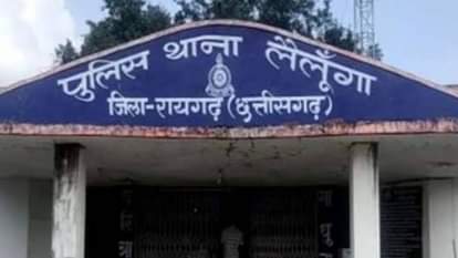 miscreants snatched a bag of money from a man and fled