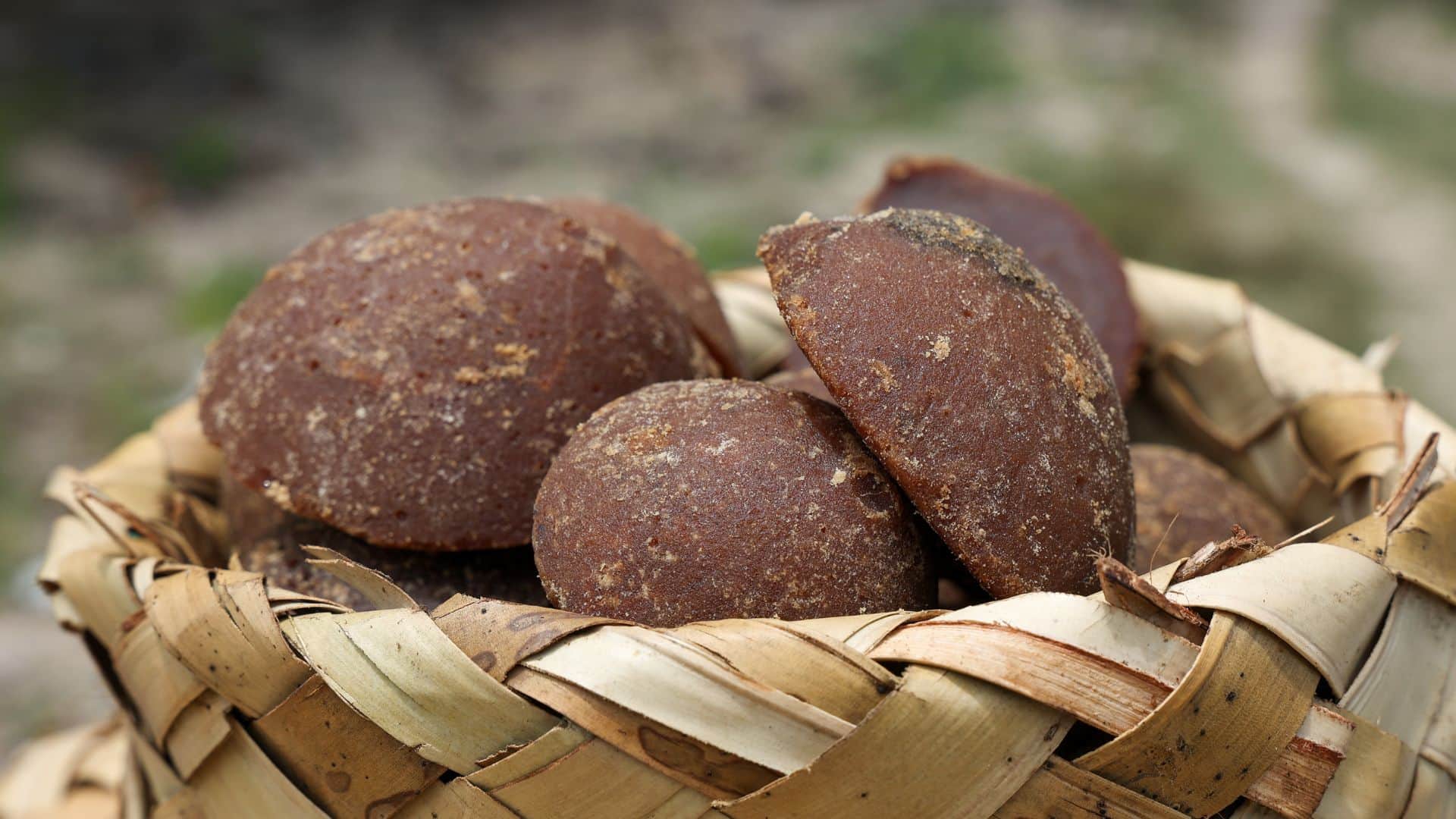 Sugarcane jaggery or Palm Jaggery which is more beneficial for your health