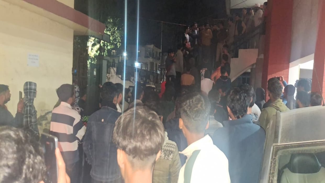 Allegations of molestation of a minor in Sundernagar, uproar outside the police station