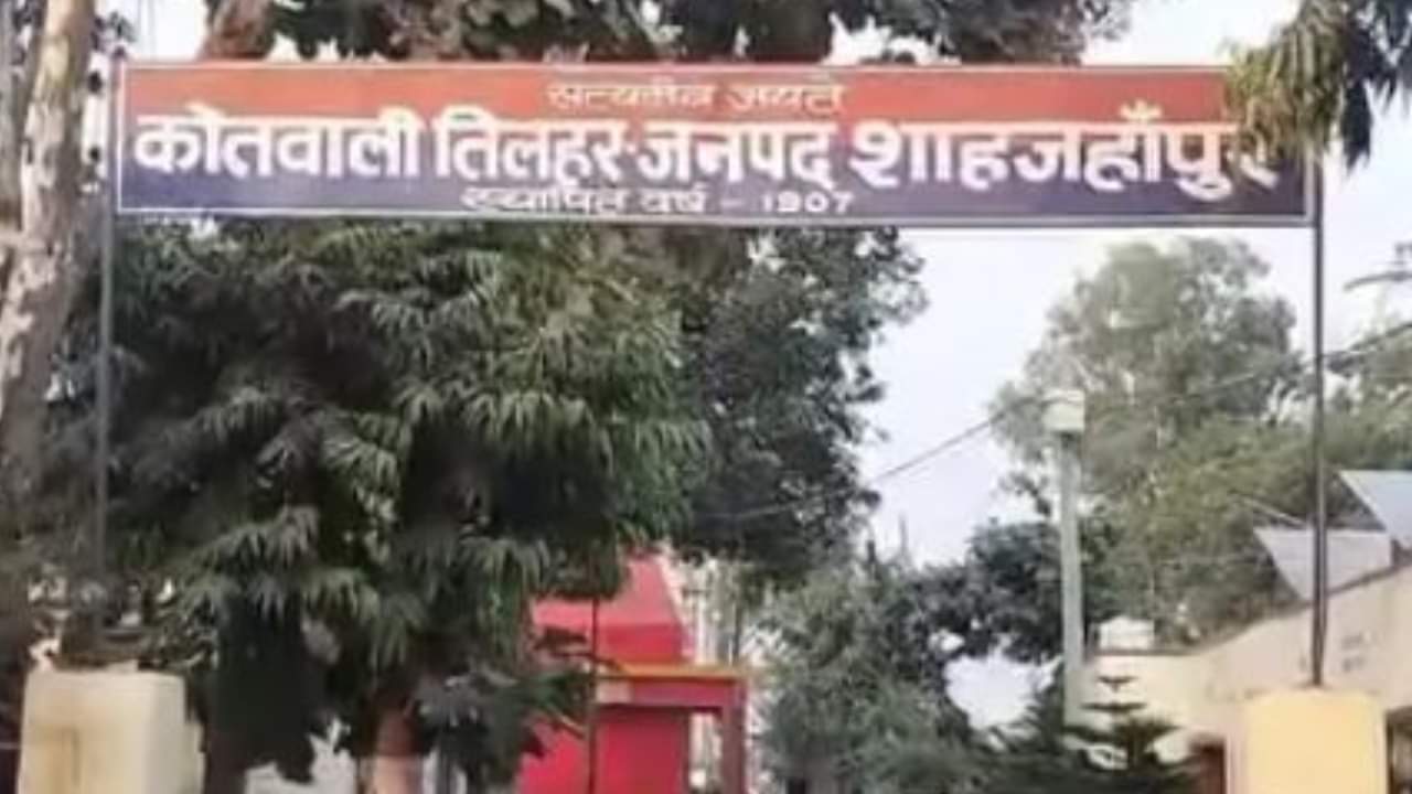 People made video of Satyabhan falling on the road alleges inspector pushed me from the roof in Shahjahanpur