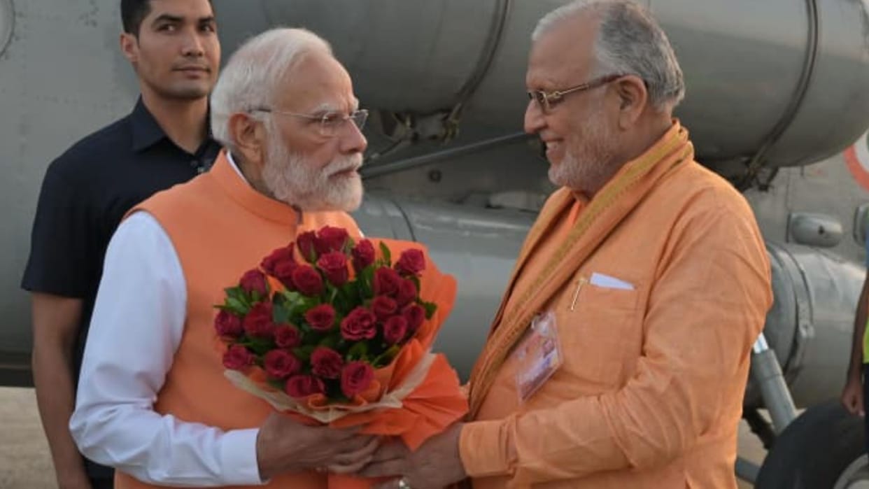 PM Modi Varanasi Visit Live Updates Flag Off New Vande Bharat Trains Know Routes UP news in Hindi