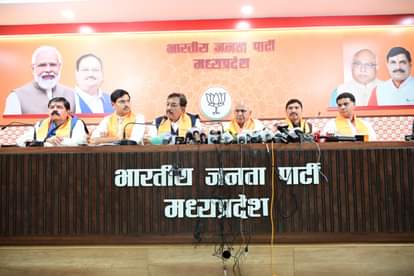 भाजपा प्रदेश अध्यक्ष हेमंत खंडेलवाल और मंत्री विजय शाह