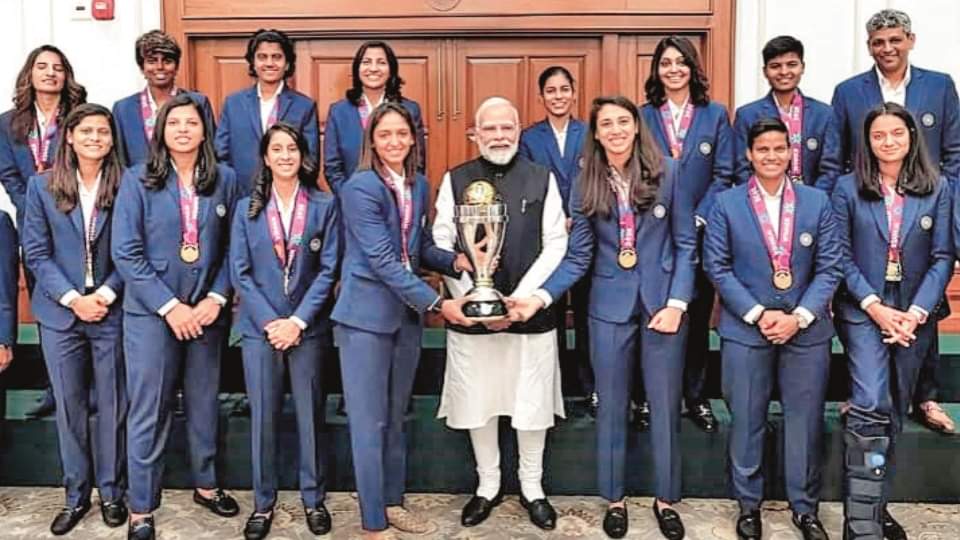 Mohali cricketer Amanjot wins hearts again photo of meeting with PM Modi viral