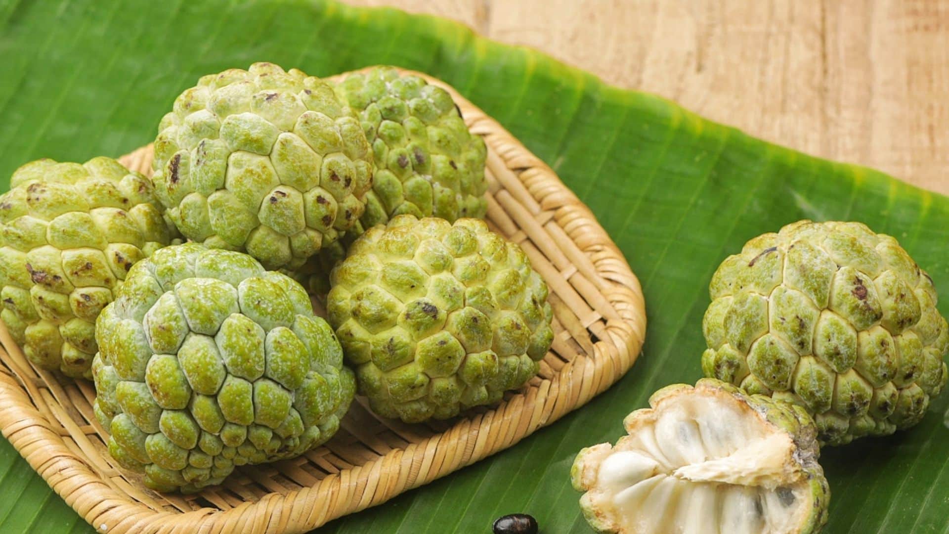 Everyone should eat these cheap and 'desi' fruits in winter they can maintain energy in the body