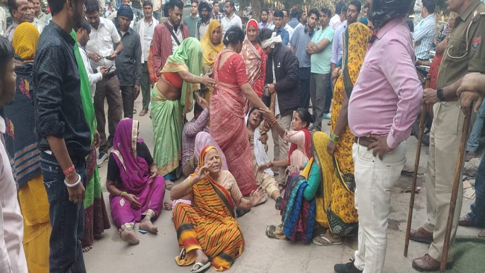 Uproar over death of hospital employee in Agra