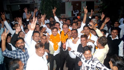 Baghpat: Subhash Tomar became the President of the District Bar Association and Ajit Singh General Secretary