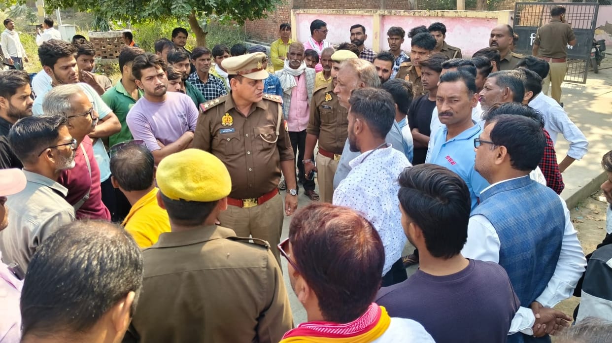 Hardoi Accused teenagers body found on railway track family members created ruckus alleging police negligence