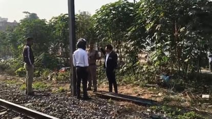 Kanpur Young man dies after being hit by a train could not be identified RPF sent the body to the mortuary