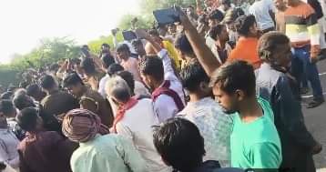 Hamirpur Accident Speeding truck crushes bike riders three laborers killed villagers block road