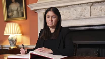 मंत्री लिसा नैंडी