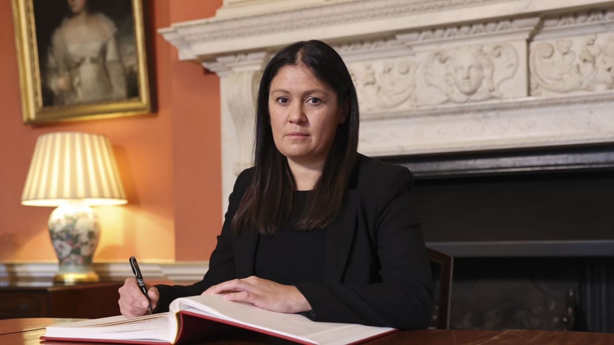 Britain Funded five years ago now receives appointment know why British Indian Minister Lisa apologized