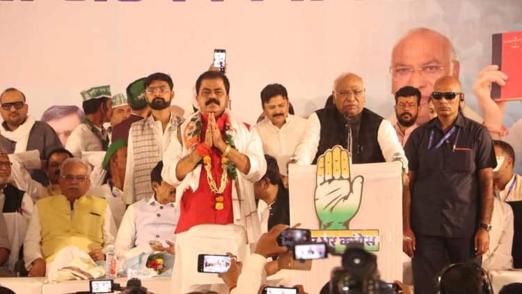 Bihar Election: 'आठ बार के एनडीए विधायक रहे लेकिन गया जी का विकास शून्य', सभा में भड़के कांग्रेस अध्यक्ष खरगे